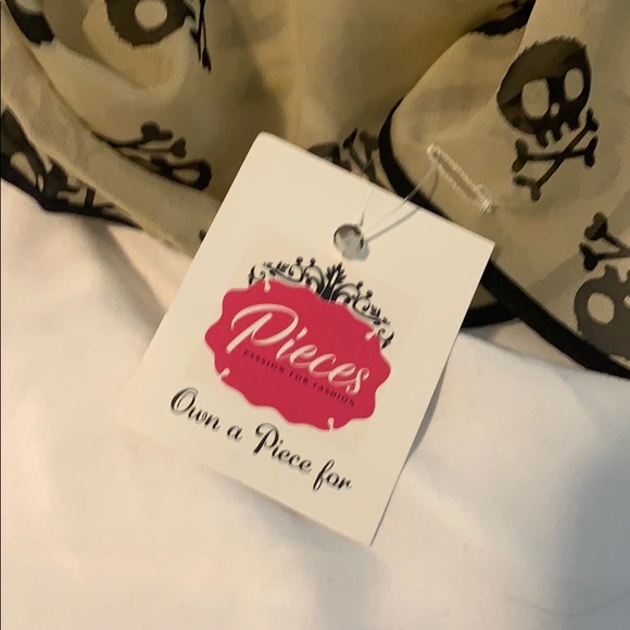 Large Sheer Skull Scarf - Picture 4 of 4